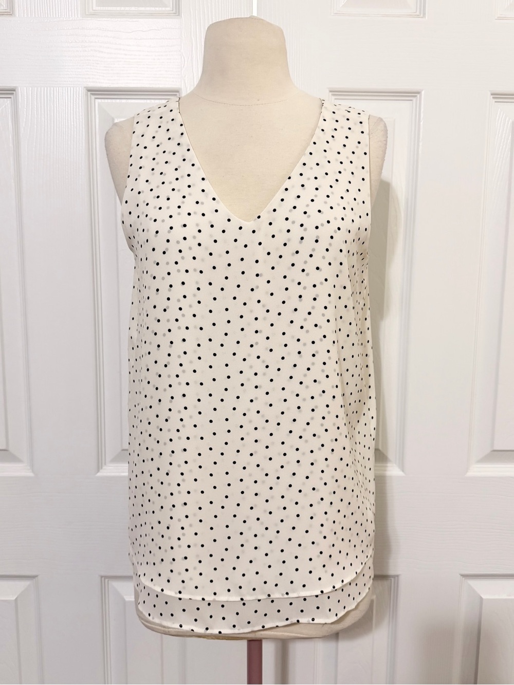 Ann Taylor Cream Sleeveless Polka Dot V-Neck Tank